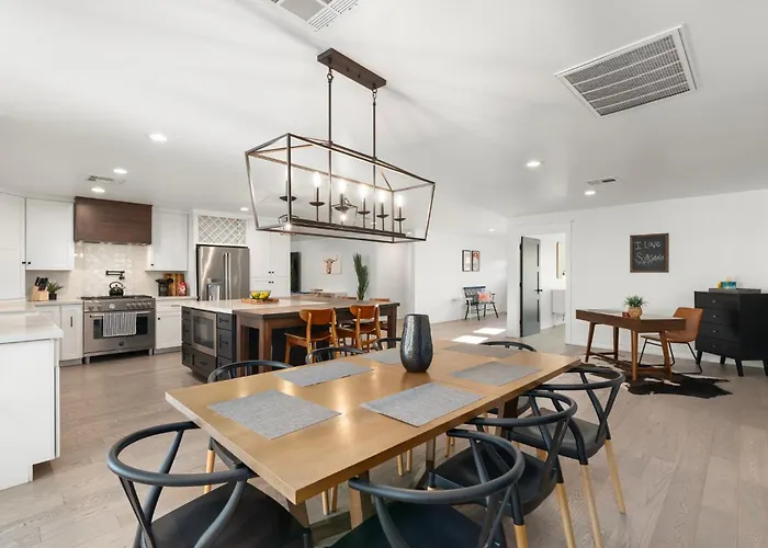 New Tropical Vibe By The Glam Homes Phoenix